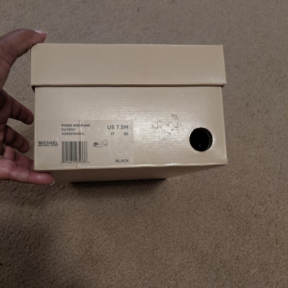 Michael Kors size 7.5 work shoe - Picture 5 of 5